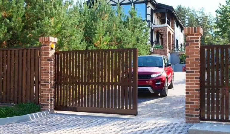 Откатные ворота в Полоцке