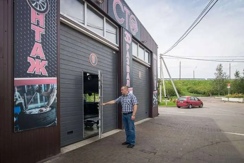 Секционные ворота с калиткой