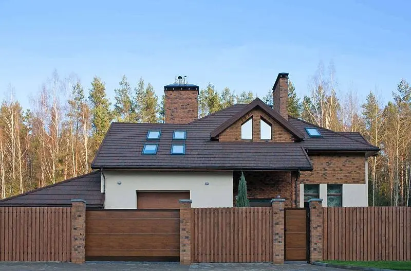 Откатные ворота с отдельно стоящей калиткой Откатные ворота с отдельно стоящей калиткой